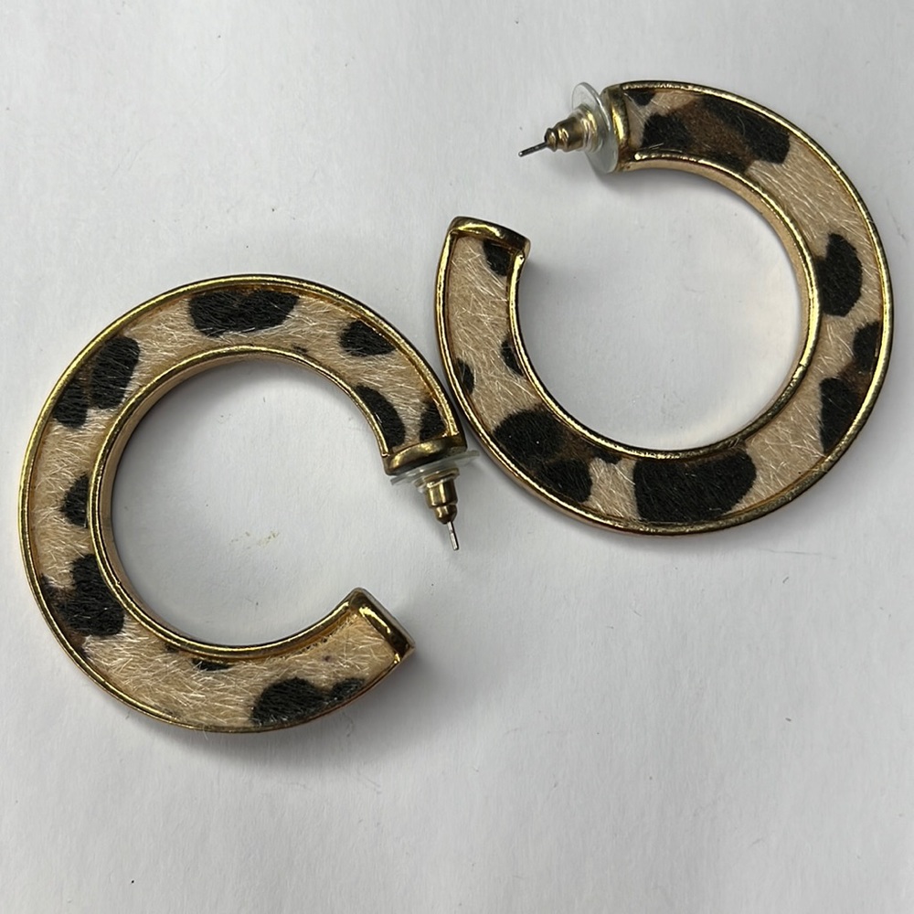 🐝 Leopard Print Earrings
